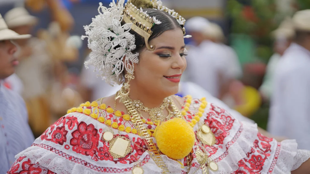 Panaméenne en pollera